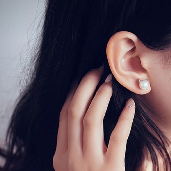🍨BOGO 50% OFF🍨 Pearl Cat Earrings - Picture 2 of 3
